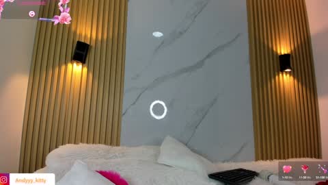 kitty_gill online show from January 22, 2025, 2:14 pm