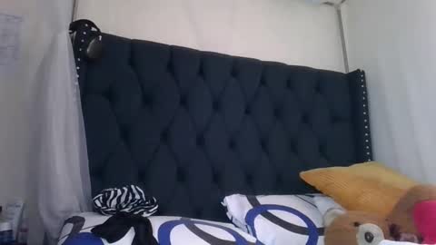 kitty_kerry online show from April 15, 2026, 7:48 am