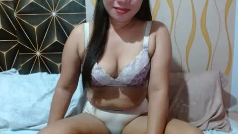 Snapshot of kitty_kheira chatting on June 20, 2026, 6:33 pm Kheira online show from June 20, 2026, 6:33 pm