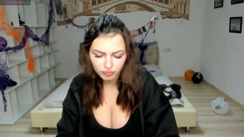 Kate online show from November 1, 2025, 12:40 pm