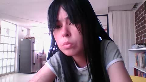 kitty_small69 online show from December 19, 2025, 7:43 pm