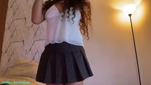 Kitty black hair 19 years Isa red hair18 years John 21 years online show from March 18, 2026, 2:04 am