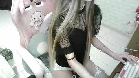 Snapshot of kittybounty chatting on December 11, 2024, 9:01 pm KittyBounty online show from December 11, 2024, 9:01 pm