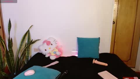 LAURA  help me reach 100likes online show from December 17, 2025, 9:21 pm