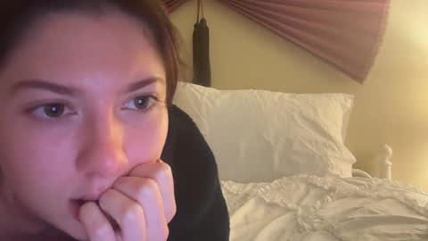 Snapshot of kittycherries chatting on January 10, 2025, 6:20 am Ivy online show from January 10, 2025, 6:20 am