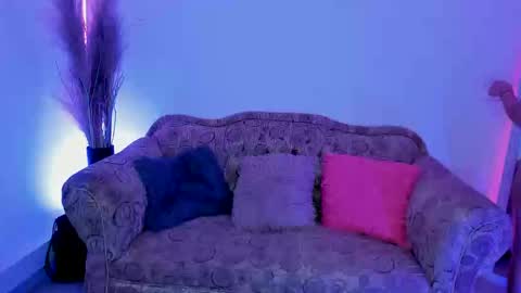 Snapshot of kittycute_cg chatting on January 14, 2025, 11:58 pm Jenn online show from January 14, 2025, 11:58 pm