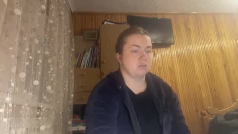 Eliz online show from November 17, 2025, 4:13 pm