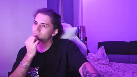 Eliz online show from November 23, 2025, 9:03 pm