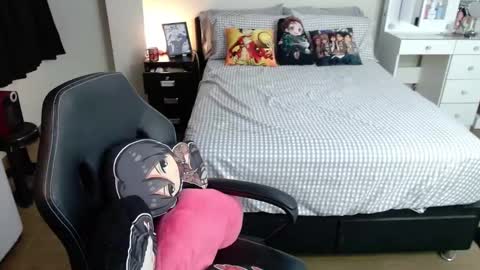 Snapshot of kittykat18x chatting on February 13, 2025, 11:37 pm Isabel online show from February 13, 2025, 11:37 pm