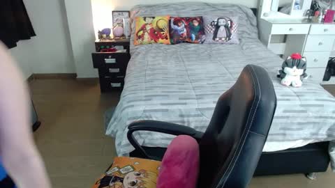 Snapshot of kittykat18x chatting on September 21, 2025, 11:06 pm Isabel online show from September 21, 2025, 11:06 pm