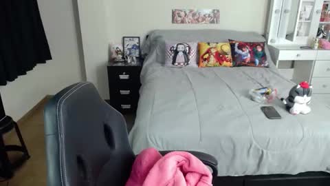 Snapshot of kittykat18x chatting on October 6, 2025, 12:30 am Isabel online show from October 6, 2025, 12:30 am