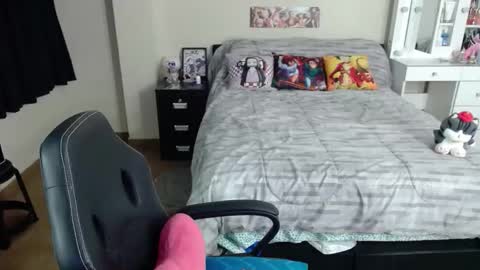 Snapshot of kittykat18x chatting on October 9, 2025, 11:14 pm Isabel online show from October 9, 2025, 11:14 pm