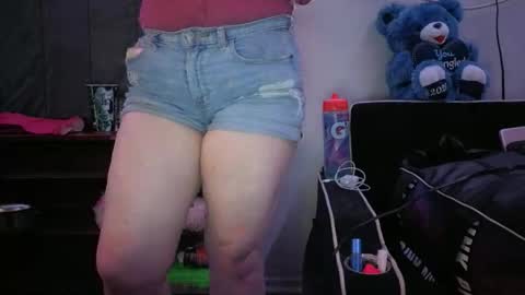 Snapshot of kittykat_1999 chatting on February 9, 2026, 6:06 am kittykat 1999 online show from February 9, 2026, 6:06 am