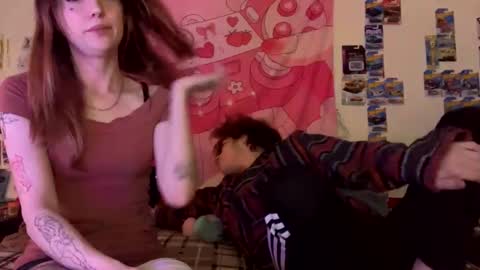 Snapshot of kittyme0ws chatting on December 15, 2025, 6:17 am kitty online show from December 15, 2025, 6:17 am