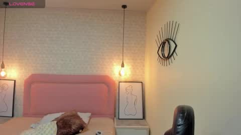  K I T T  Y  online show from October 18, 2025, 12:06 pm