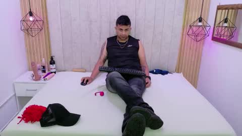 Snapshot of kity_spiderr chatting on November 8, 2025, 12:27 pm Luisa y Jairo online show from November 8, 2025, 12:27 pm