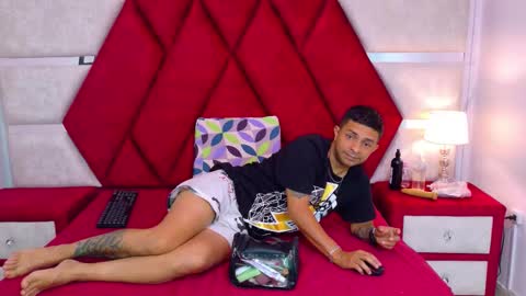 Snapshot of kity_spiderr chatting on November 29, 2025, 12:19 pm Luisa y Jairo online show from November 29, 2025, 12:19 pm