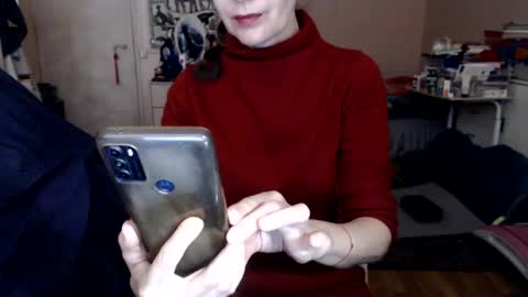 Snapshot of kiuminberry chatting on February 19, 2025, 10:56 am KiuminBerry online show from February 19, 2025, 10:56 am