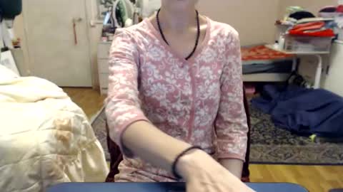 Snapshot of kiuminberry chatting on October 16, 2025, 9:21 am KiuminBerry online show from October 16, 2025, 9:21 am