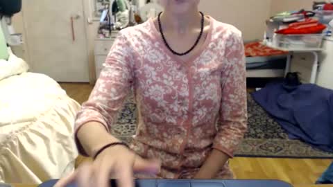 Snapshot of kiuminberry chatting on October 20, 2025, 10:38 am KiuminBerry online show from October 20, 2025, 10:38 am