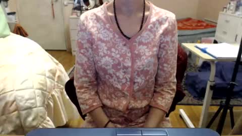 Snapshot of kiuminberry chatting on November 1, 2025, 12:18 pm KiuminBerry online show from November 1, 2025, 12:18 pm