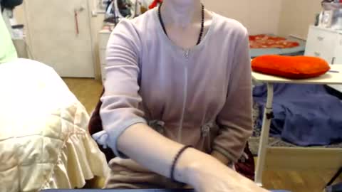 Snapshot of kiuminberry chatting on November 4, 2025, 3:22 pm KiuminBerry online show from November 4, 2025, 3:22 pm