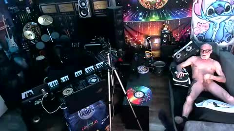 kiveuxmakeu online show from March 4, 2026, 3:12 am