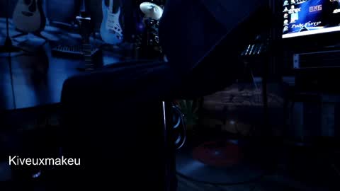 kiveuxmakeu online show from April 5, 2026, 3:15 am