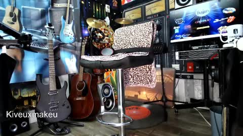 kiveuxmakeu online show from April 7, 2026, 3:01 pm