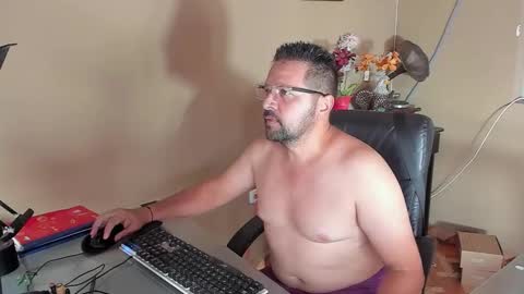 Snapshot of klarck_ chatting on October 12, 2025, 8:41 pm Klarck online show from October 12, 2025, 8:41 pm