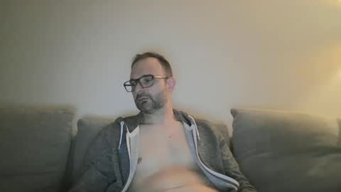 kleinyves online show from May 19, 2026, 6:58 pm