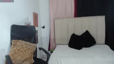 Snapshot of kleo_princess18 chatting on February 14, 2025, 1:02 am kleo online show from February 14, 2025, 1:02 am