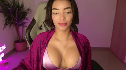 Christina online show from November 9, 2025, 2:37 pm