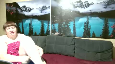 Kleosnow online show from April 11, 2026, 4:33 pm