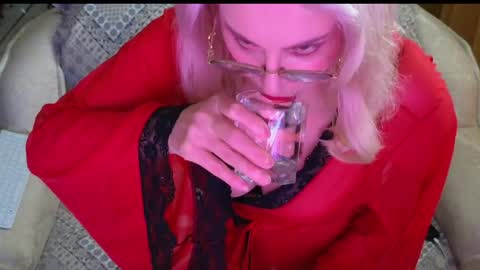 ALYONA online show from May 7, 2026, 11:54 pm