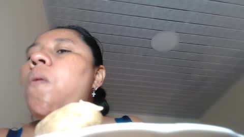 Kloe online show from September 19, 2025, 7:58 pm