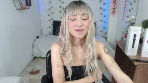 Snapshot of kloeking_ chatting on February 1, 2025, 2:26 am kloe online show from February 1, 2025, 2:26 am