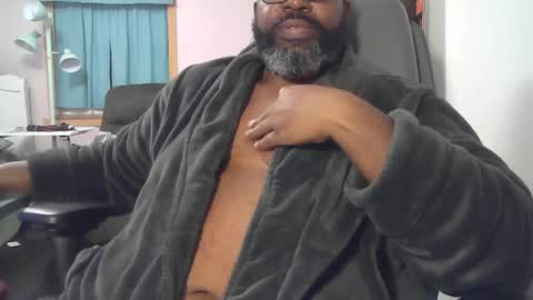 ChubbyBlkKing82 online show from January 28, 2025, 11:17 pm