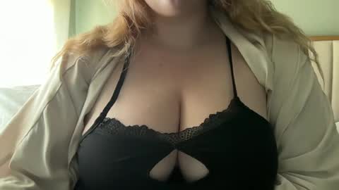Snapshot of knightmae22 chatting on June 28, 2026, 2:12 pm Mae Knight online show from June 28, 2026, 2:12 pm