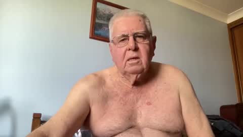 Aussiedude online show from September 17, 2025, 2:02 am