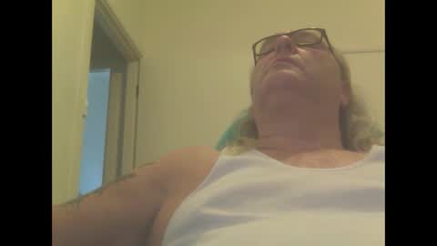 Snapshot of knobout chatting on January 20, 2025, 7:25 am knobout online show from January 20, 2025, 7:25 am