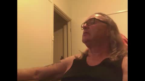 Snapshot of knobout chatting on October 9, 2025, 12:14 pm knobout online show from October 9, 2025, 12:14 pm