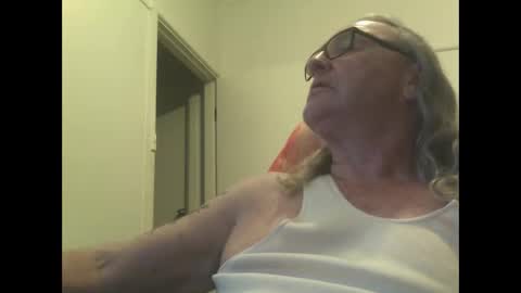 Snapshot of knobout chatting on October 26, 2025, 8:20 am knobout online show from October 26, 2025, 8:20 am