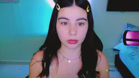 YINI online show from December 15, 2025, 4:17 am