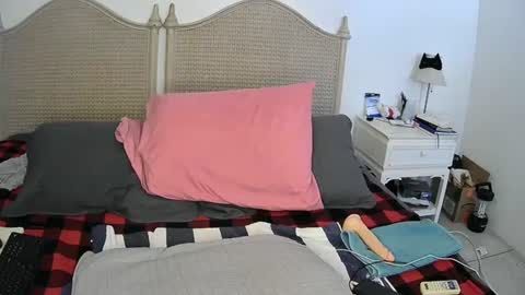 Snapshot of kreamy_cherry chatting on October 2, 2025, 7:10 pm KreamyCherry online show from October 2, 2025, 7:10 pm