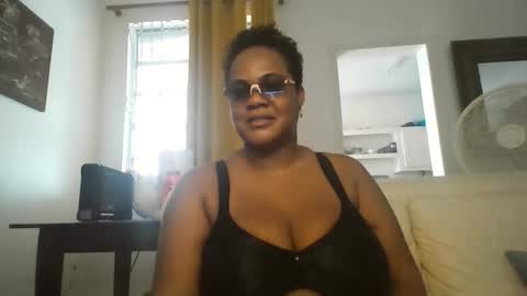 Snapshot of kreamy_cherry chatting on October 4, 2025, 10:57 am KreamyCherry online show from October 4, 2025, 10:57 am