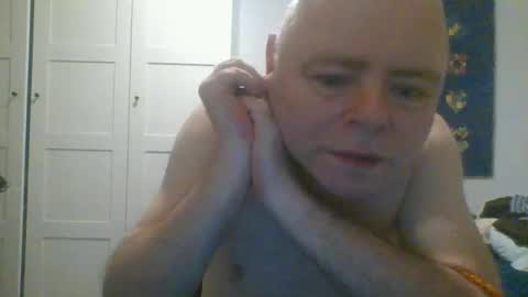 kreolsk34 online show from October 8, 2025, 1:25 am