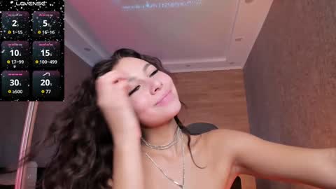 kris_anxxx online show from February 3, 2025, 9:18 pm