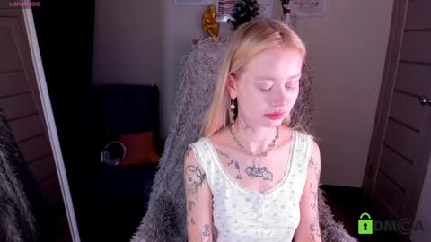 kris_grant online show from January 8, 2025, 10:37 am