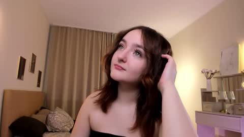 kris_loken online show from November 13, 2025, 7:40 am